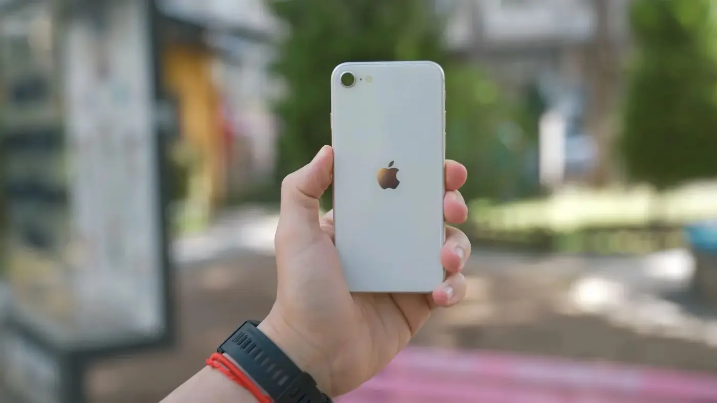 Pojedynczy aparat iPhone SE